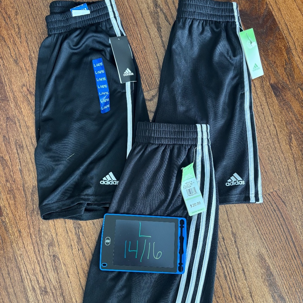 NWT Boys Adidas Short Size 14/16 Large